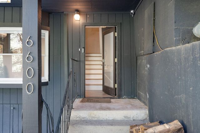 6600 Heather Ridge Way, Oakland, CA 94611