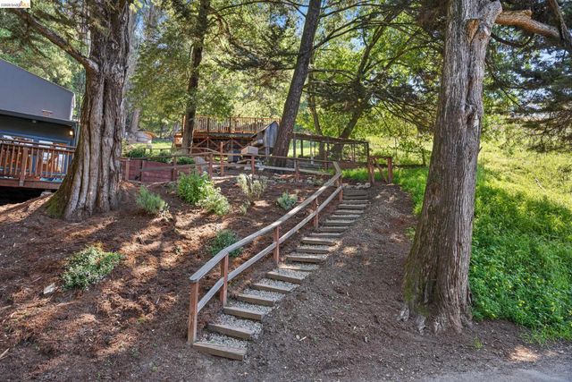 6600 Heather Ridge Way, Oakland, CA 94611