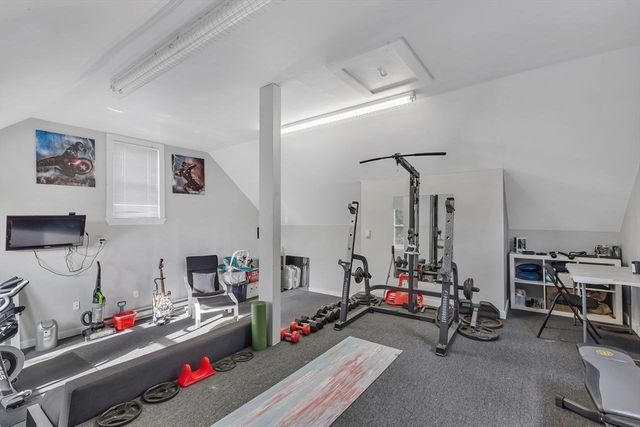 76 Hovey St, Watertown, MA 02472