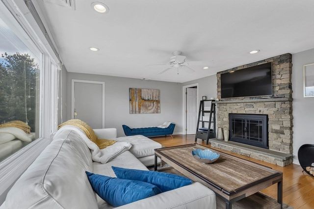 76 Hovey St, Watertown, MA 02472