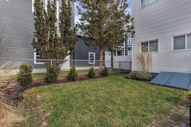 76 Hovey St, Watertown, MA 02472