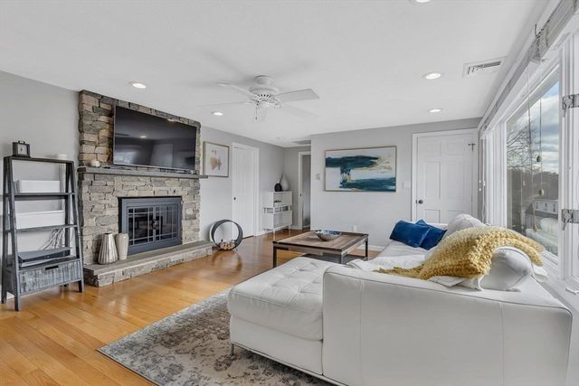 76 Hovey St, Watertown, MA 02472