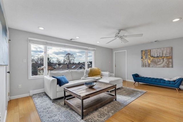 76 Hovey St, Watertown, MA 02472