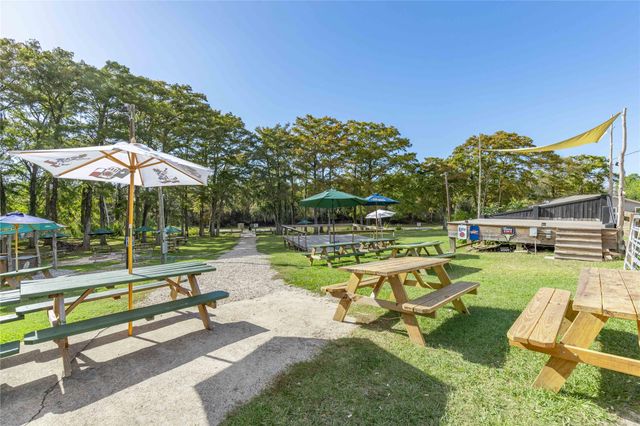 4605 Fm 563, Anahuac, TX 77514