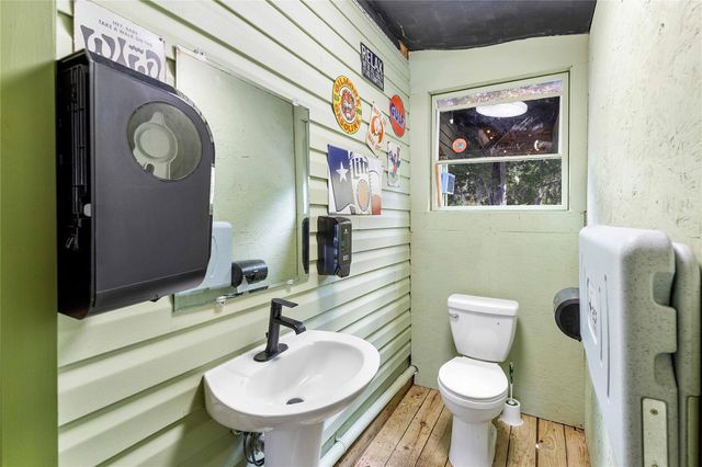 4605 Fm 563, Anahuac, TX 77514