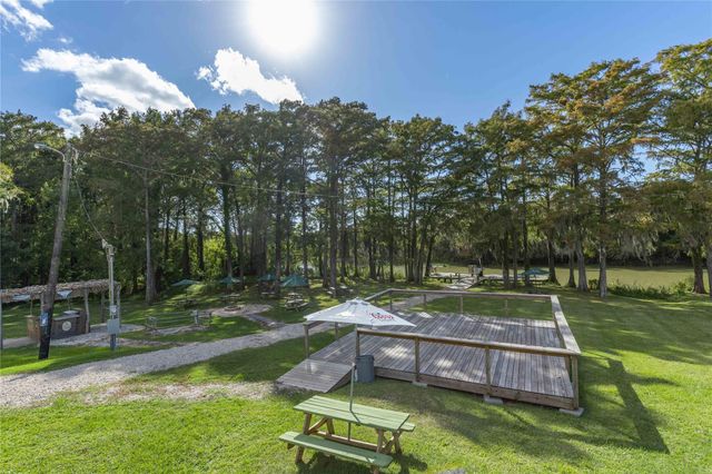 4605 Fm 563, Anahuac, TX 77514