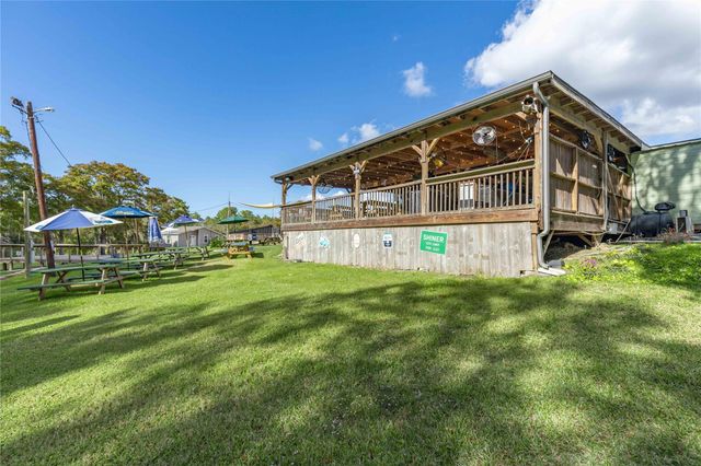 4605 Fm 563, Anahuac, TX 77514