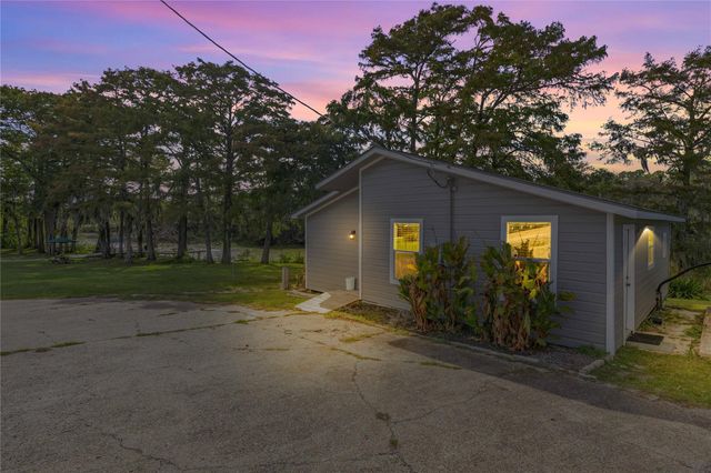 4605 Fm 563, Anahuac, TX 77514