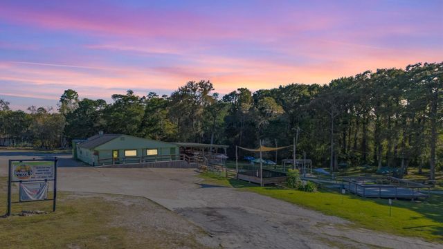 4605 Fm 563, Anahuac, TX 77514