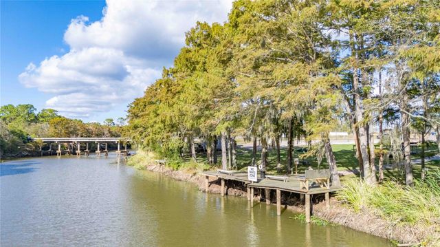 4605 Fm 563, Anahuac, TX 77514