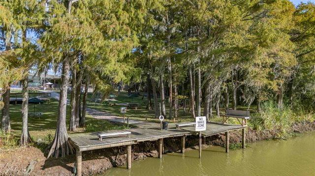 4605 Fm 563, Anahuac, TX 77514