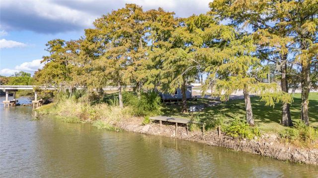 4605 Fm 563, Anahuac, TX 77514