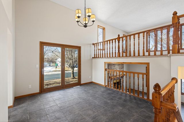 8480 Pelican Court, Chanhassen, MN 55317