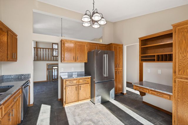 8480 Pelican Court, Chanhassen, MN 55317