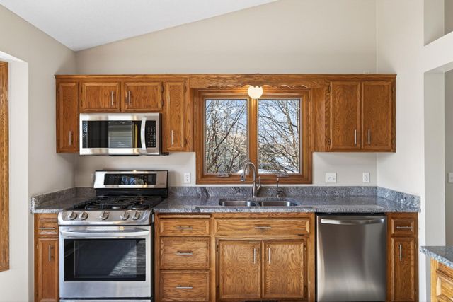 8480 Pelican Court, Chanhassen, MN 55317