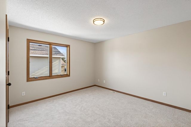 8480 Pelican Court, Chanhassen, MN 55317