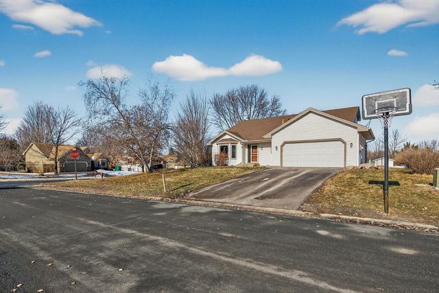 8480 Pelican Court, Chanhassen, MN 55317