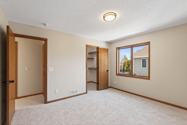 8480 Pelican Court, Chanhassen, MN 55317