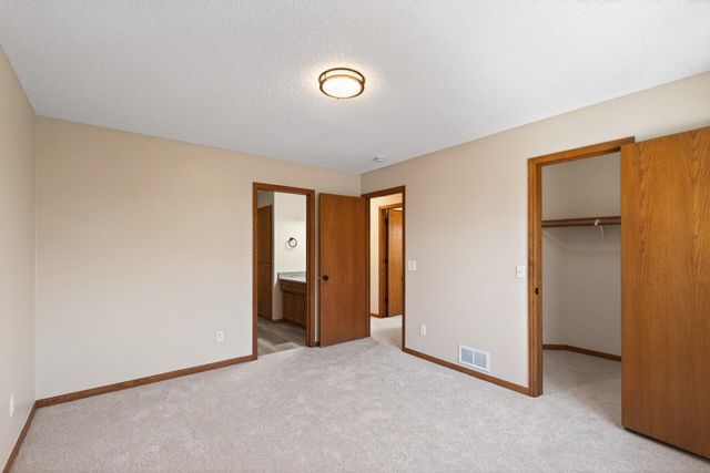 8480 Pelican Court, Chanhassen, MN 55317