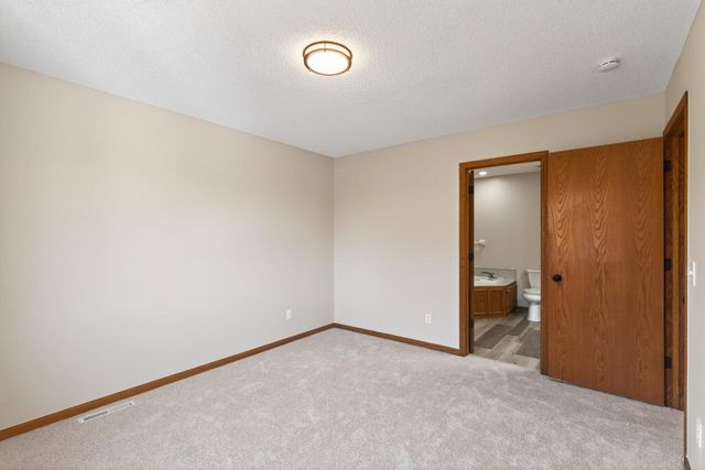 8480 Pelican Court, Chanhassen, MN 55317