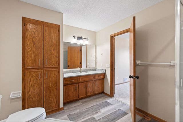 8480 Pelican Court, Chanhassen, MN 55317