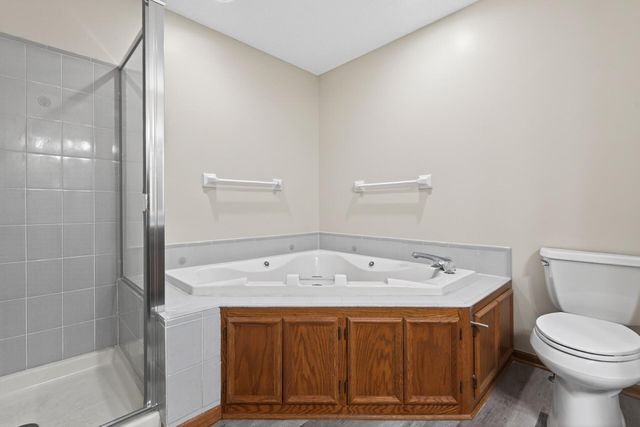 8480 Pelican Court, Chanhassen, MN 55317