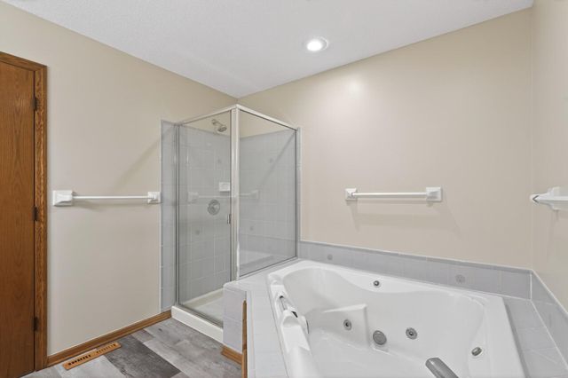 8480 Pelican Court, Chanhassen, MN 55317