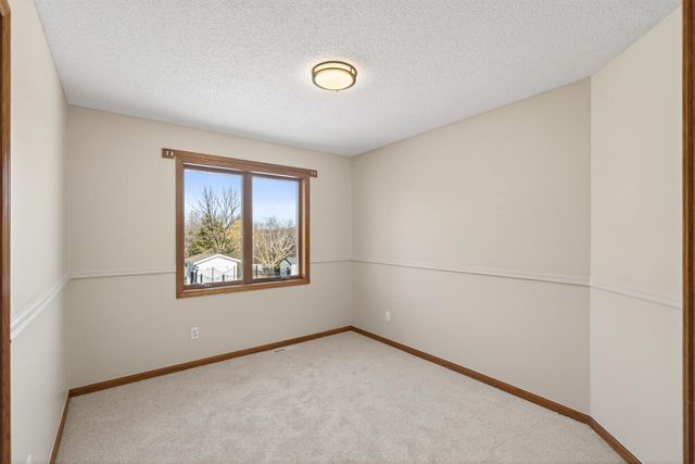 8480 Pelican Court, Chanhassen, MN 55317