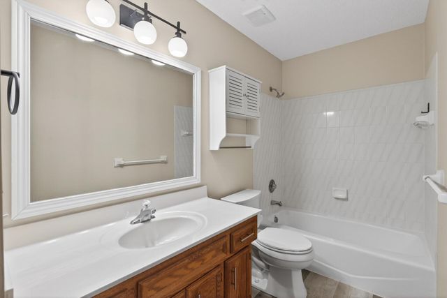 8480 Pelican Court, Chanhassen, MN 55317