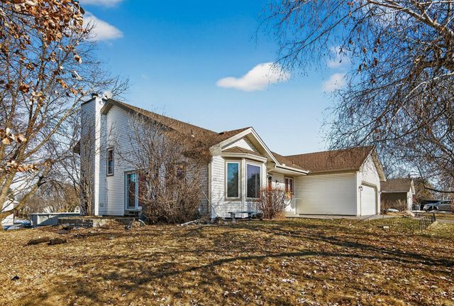 8480 Pelican Court, Chanhassen, MN 55317