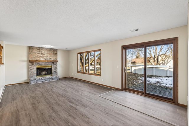 8480 Pelican Court, Chanhassen, MN 55317