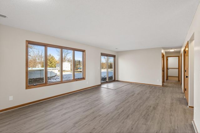 8480 Pelican Court, Chanhassen, MN 55317