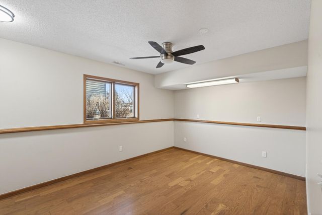 8480 Pelican Court, Chanhassen, MN 55317