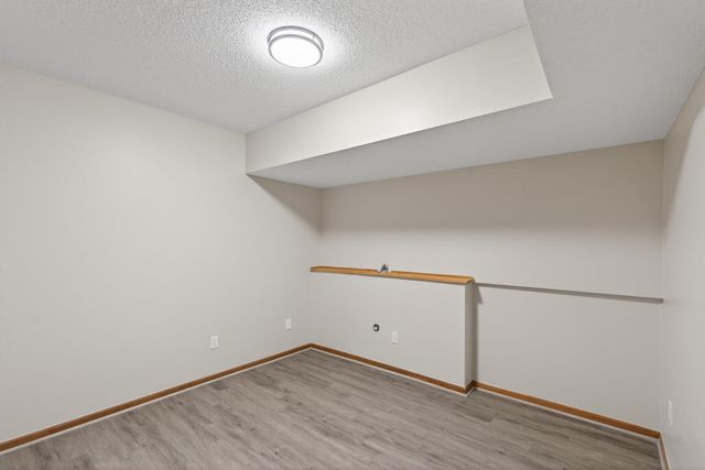 8480 Pelican Court, Chanhassen, MN 55317