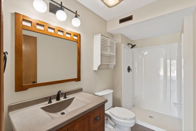 8480 Pelican Court, Chanhassen, MN 55317