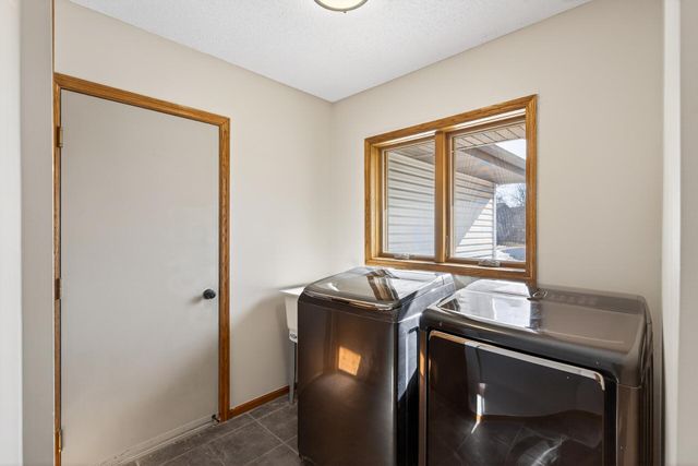 8480 Pelican Court, Chanhassen, MN 55317