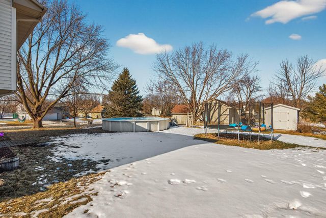 8480 Pelican Court, Chanhassen, MN 55317