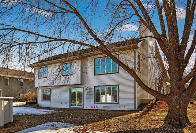 8480 Pelican Court, Chanhassen, MN 55317