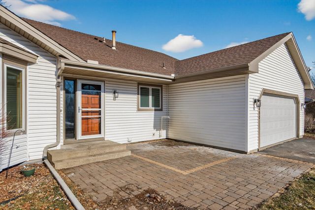 8480 Pelican Court, Chanhassen, MN 55317