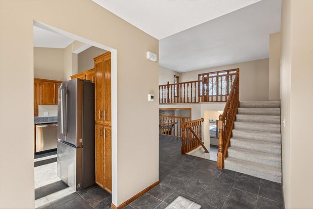 8480 Pelican Court, Chanhassen, MN 55317