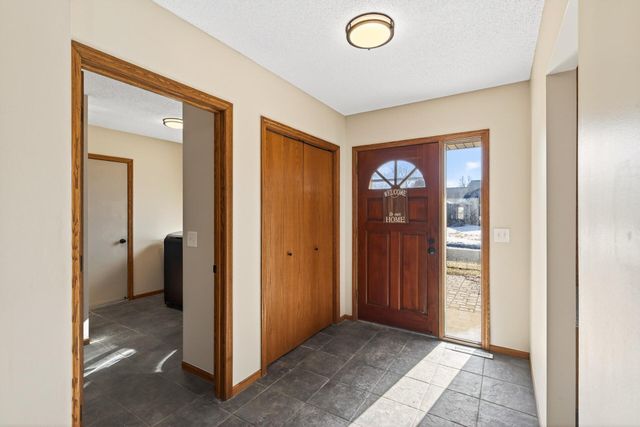 8480 Pelican Court, Chanhassen, MN 55317