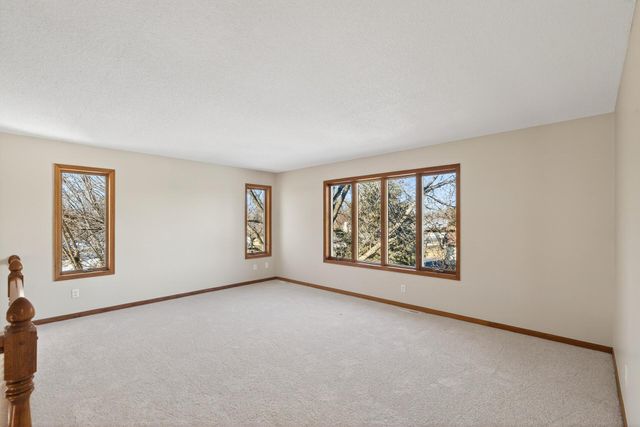 8480 Pelican Court, Chanhassen, MN 55317