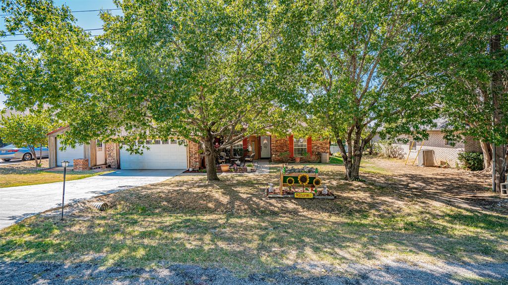 3903 Frisco Circle, Granbury, TX 76048