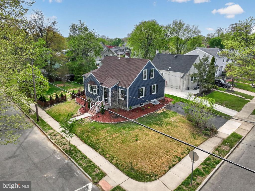 Image 2 of property listing at 932 BELMONT AVE, Haddon Township, NJ 08108