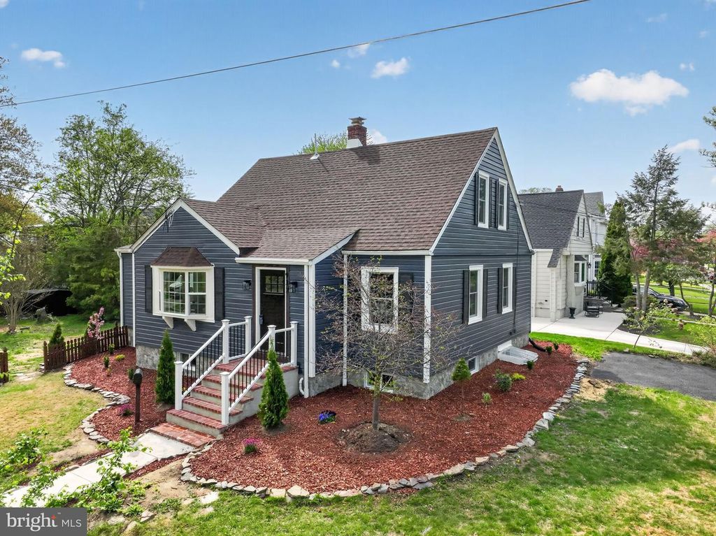 Image 3 of property listing at 932 BELMONT AVE, Haddon Township, NJ 08108