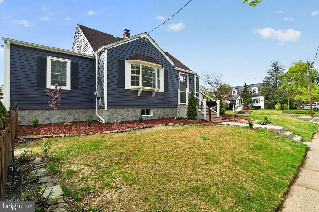 Image 5 of property listing at 932 BELMONT AVE, Haddon Township, NJ 08108