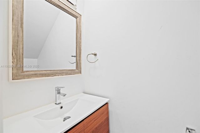 16681 NE 35th Ave 3, North Miami Beach, FL 33160