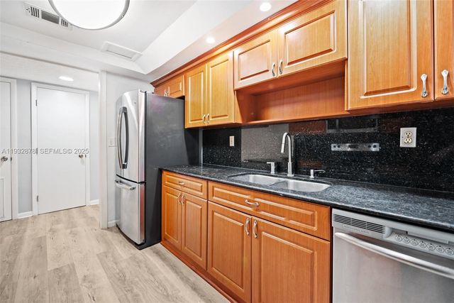 16681 NE 35th Ave 3, North Miami Beach, FL 33160