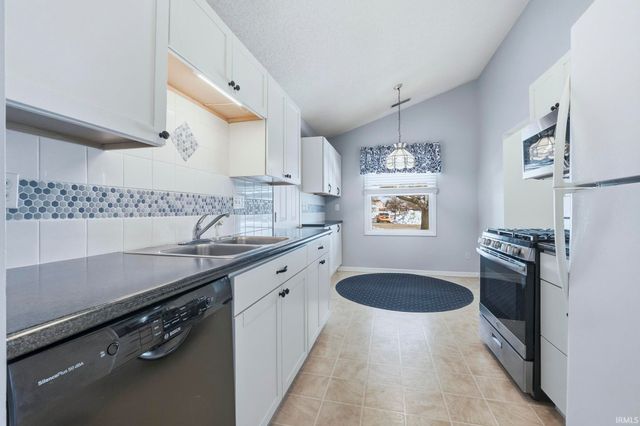 619 Plainfield Drive, Fort Wayne, IN 46825