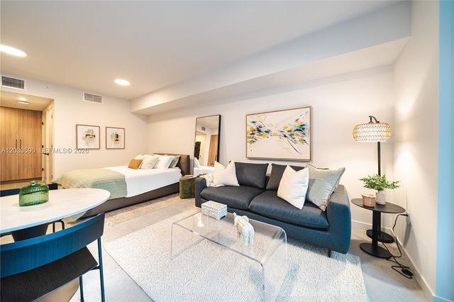 121 NE 5th Street 1400, Miami, FL 33132